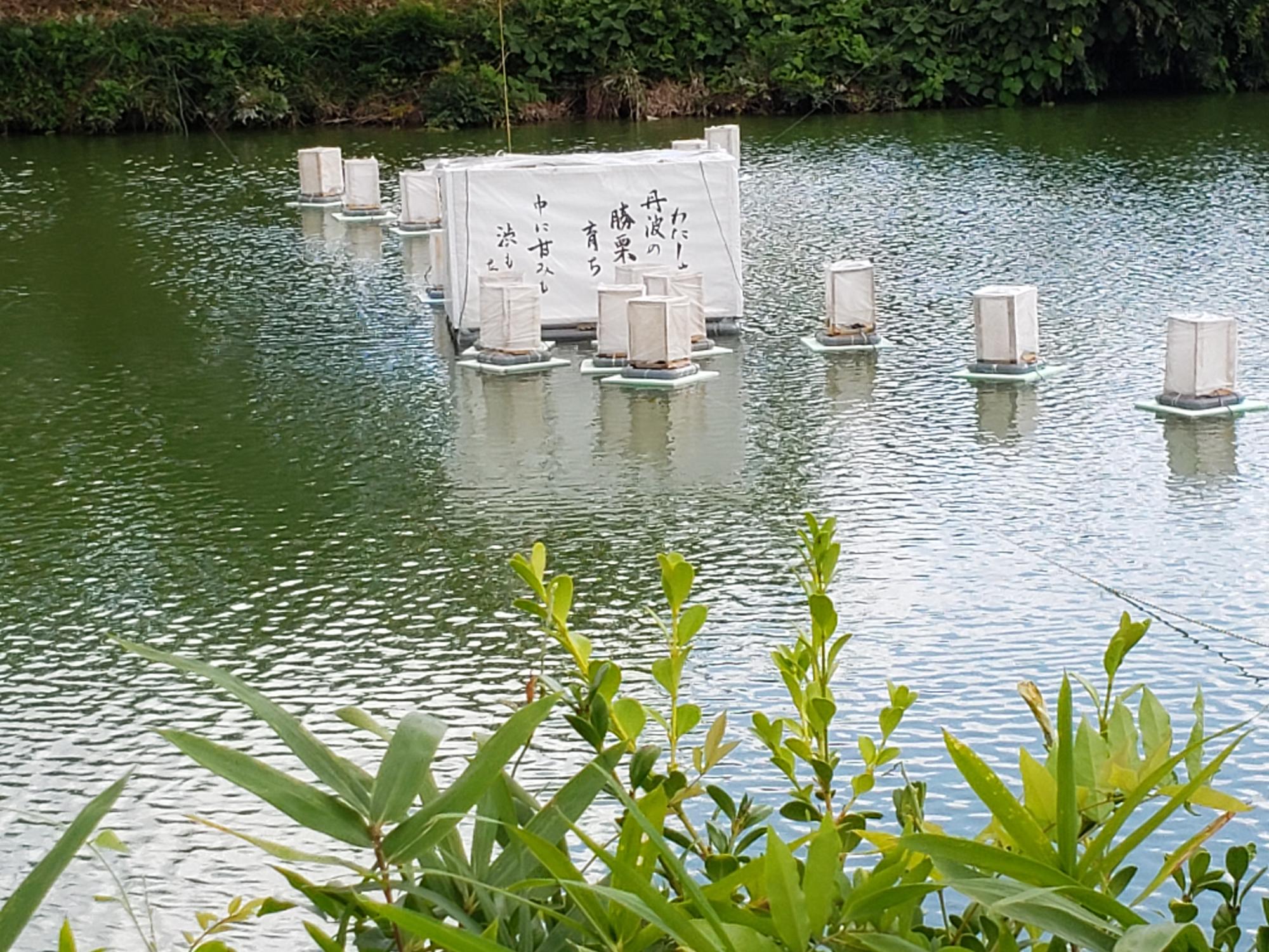 お堀に浮かぶ行燈