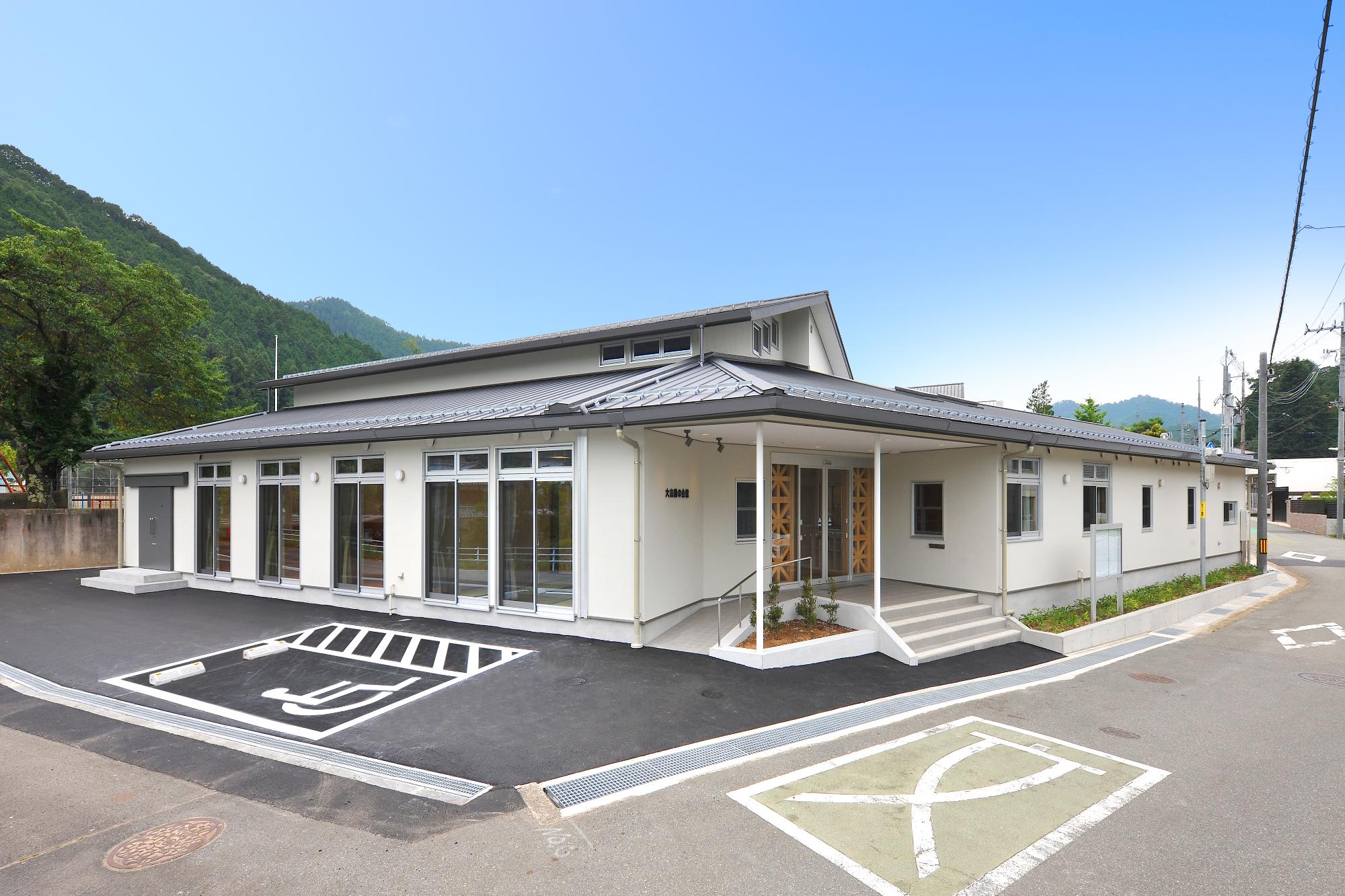 建物全景の写真