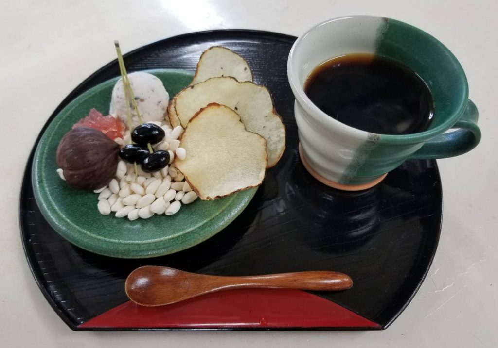 ポン菓子、栗渋皮煮、山の芋チップス、黒豆アイス、黒豆コーヒー
