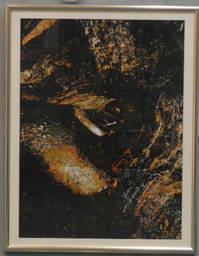 絵画。旧鉱の壁に残る黄金の光を描いている。