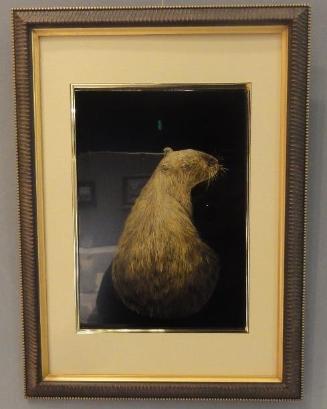 ねずみの後ろ姿を描いた彫刻・工芸作品