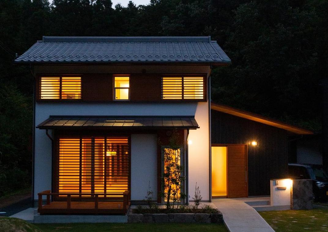 丹波篠山の家の夜の外観