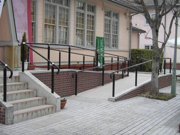 大正ロマン館の車いす用スロープの写真