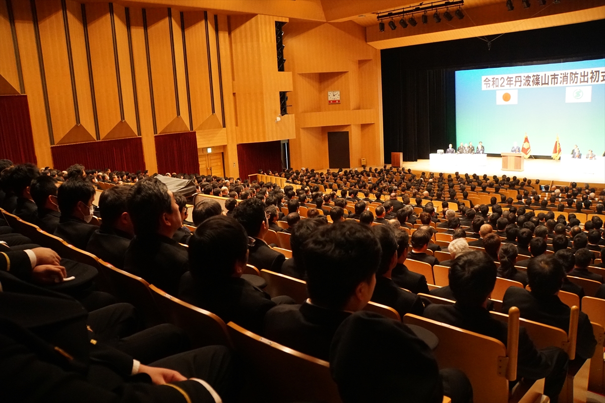 令和2年丹波篠山市消防出初式会場の後ろから撮影した様子