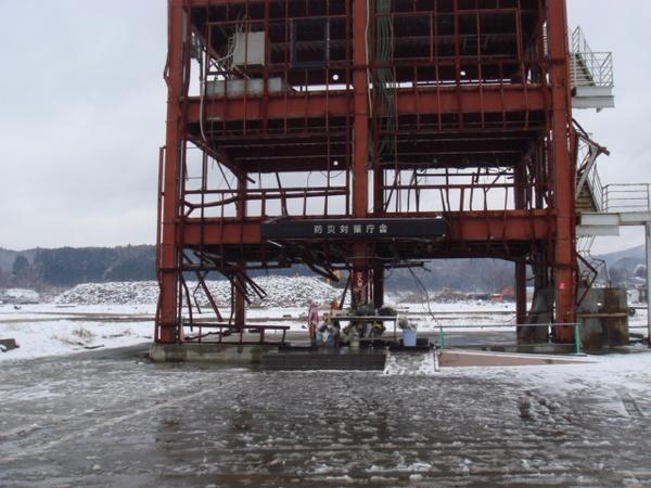 鉄筋のみ残っている、防災対策庁舎の写真