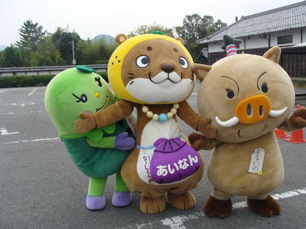 イメージキャラクター「まるいの」や「まめりん」「なーしんくん」の写真