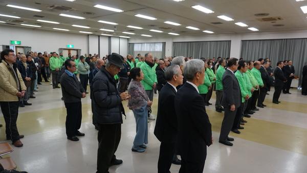 出陣式に多くの人たちが参加している写真