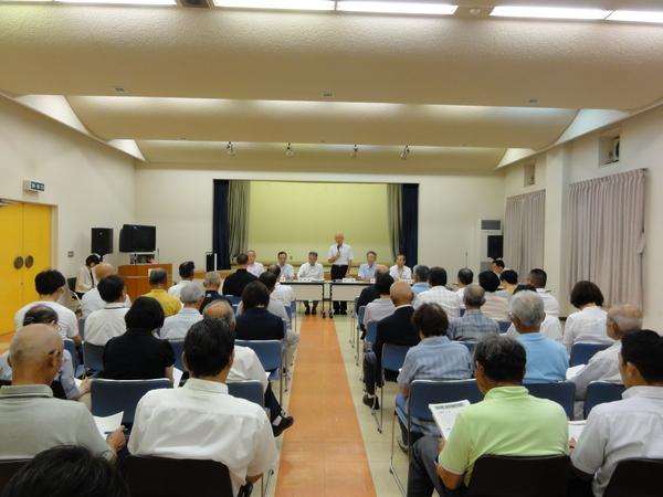 ふるさと一番会議に参加している方々の前で市長がお話をしている写真