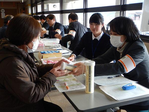篠山市が安定ヨウ素剤を配布をしている写真