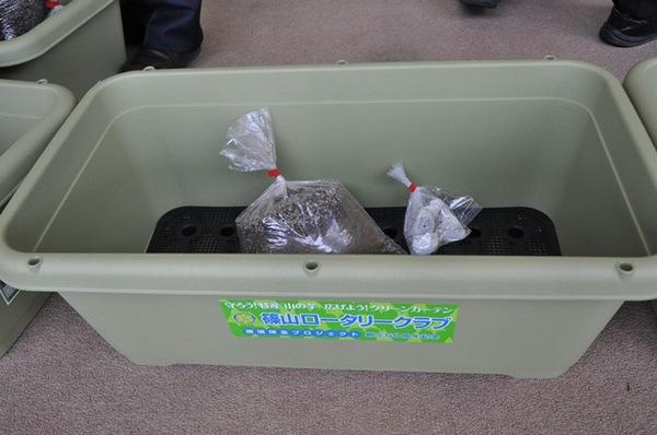 「守ろう！特産「山の芋」広げよう！グリーンカーテンの催し」で参加者に配布されたグリーンカーテンの栽培セットの写真