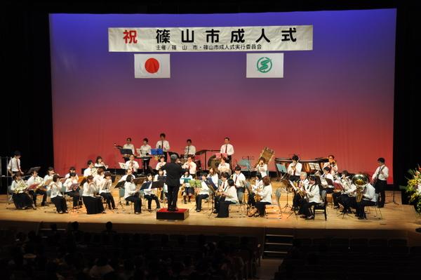篠山吹奏楽団の演奏の様子の写真