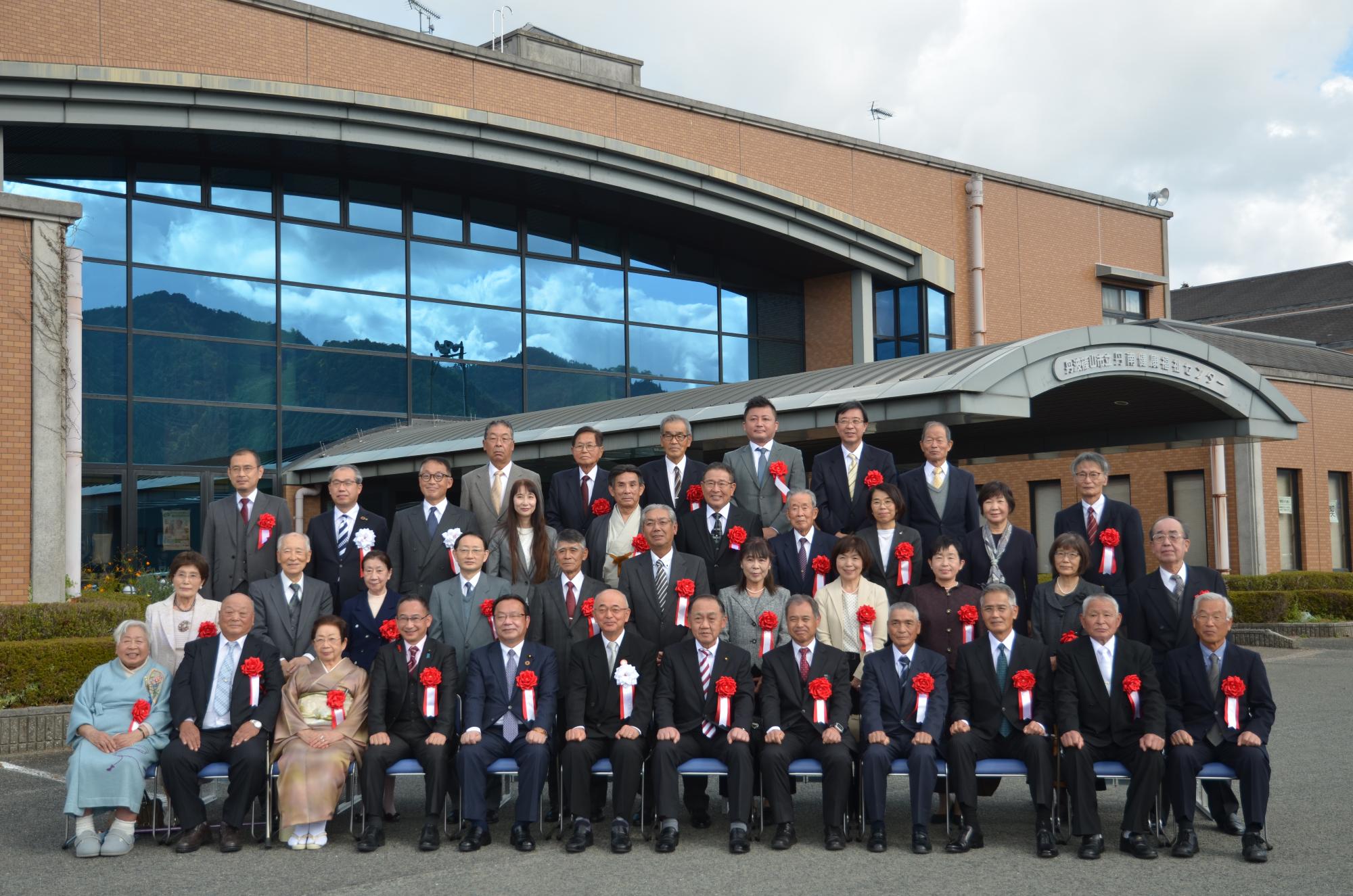 功労者表彰受賞者と来賓の方、関係者の皆さんの記念撮影