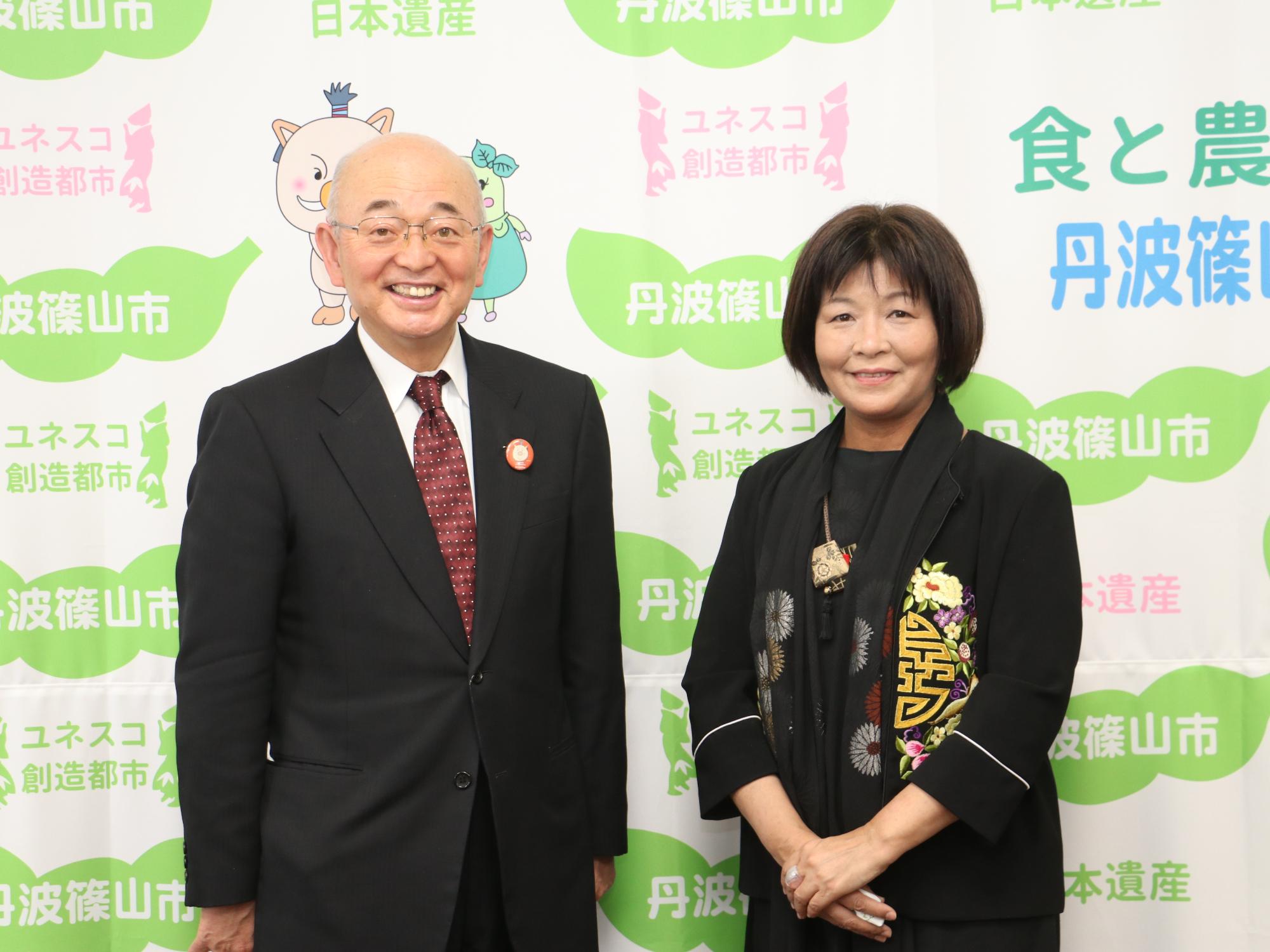 市長と車さんの記念撮影