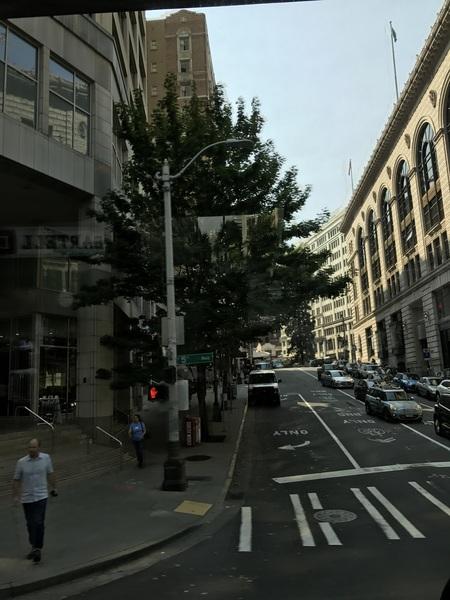 ビルが立ち並ぶシアトル市内の風景写真