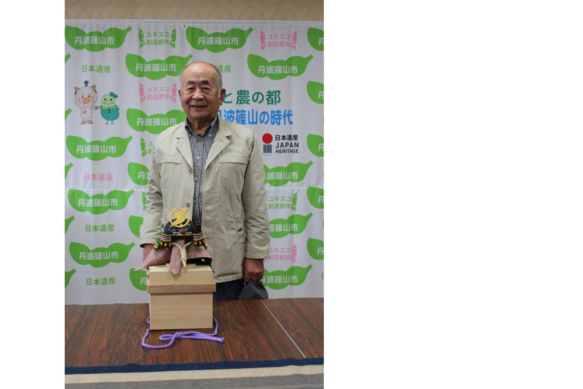 小島さんとかぶとの写真