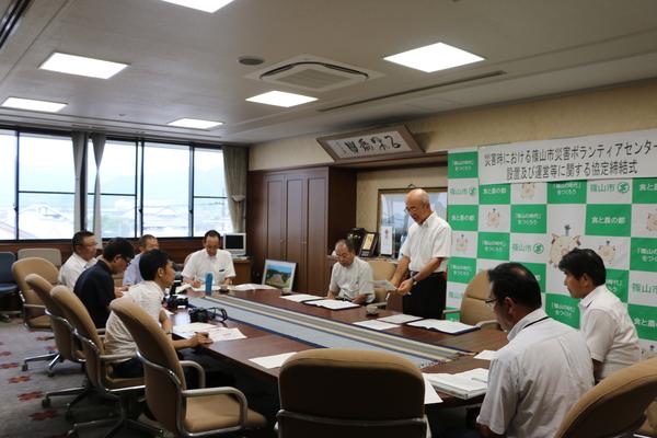 篠山市社会福祉協議会と締結した「災害ボランティアセンターの協定締結式」の様子