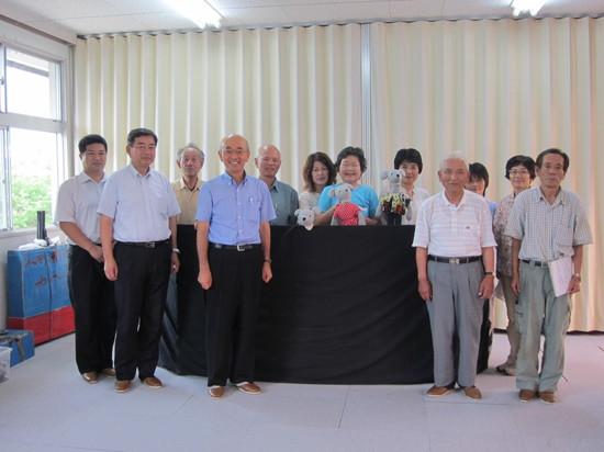 市長と市民の皆さんの集合写真