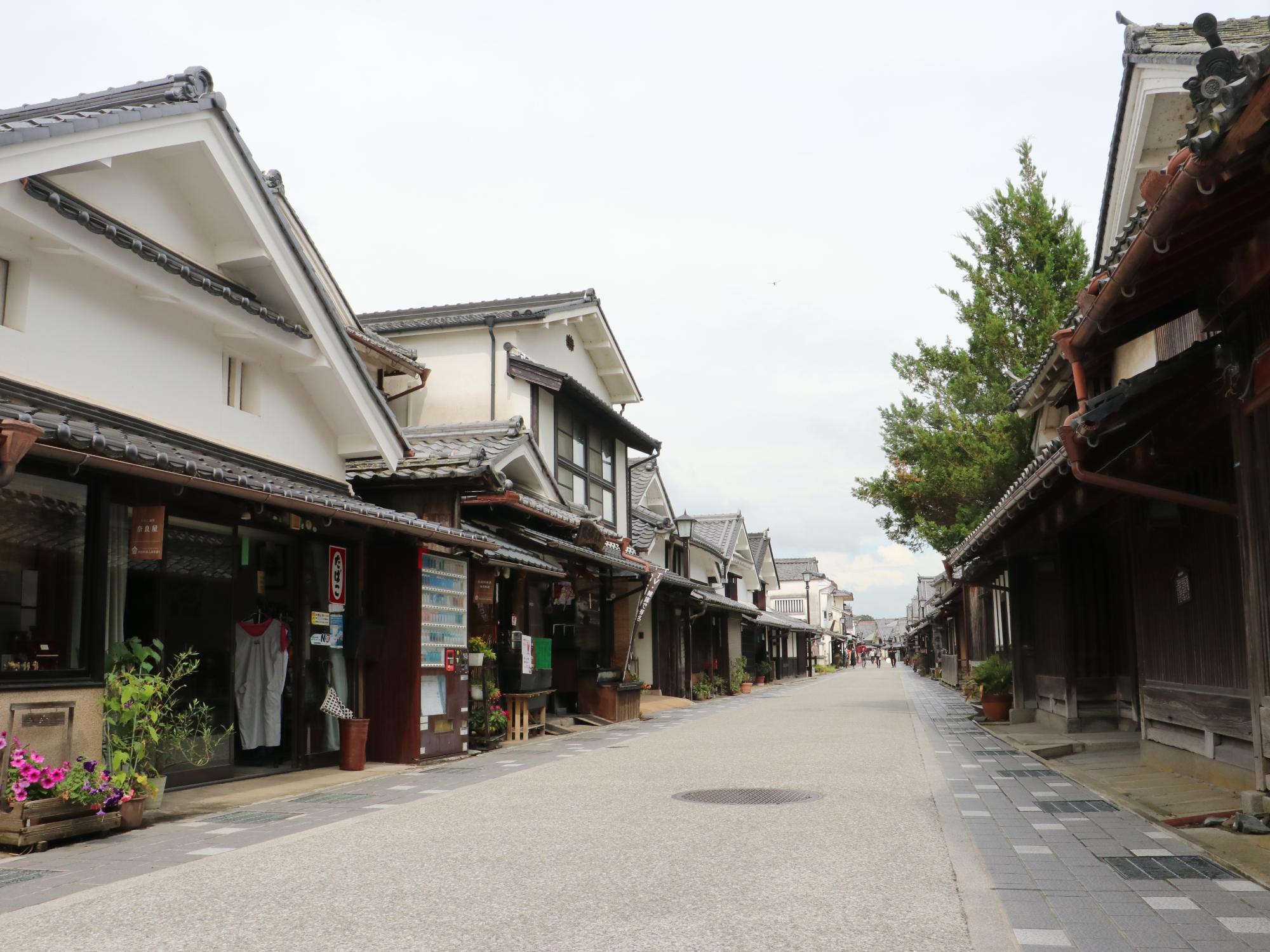 無電柱化工事が完成した河原町通り