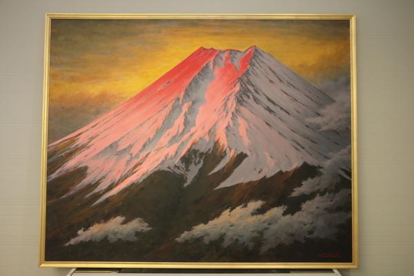富士山を描いた油絵「吉祥赤富士」の写真