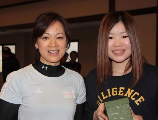 女子の部で優勝した2名の方の写真