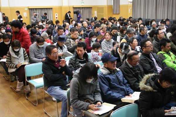 配布説明会に沢山の参加者が、集まっている全体写真