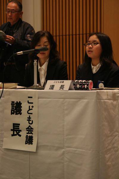 こども会議 議長 女子生徒の写真
