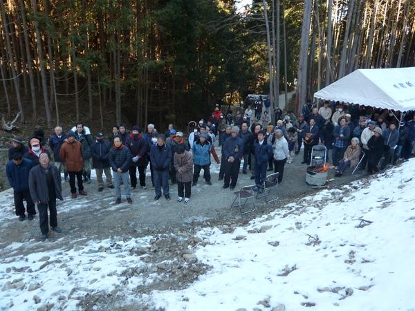 音羽谷川砂防ダム見学会に参加された方を上から見た写真