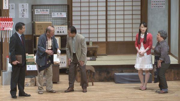 男性陣、女性陣と別れて何かお話している写真