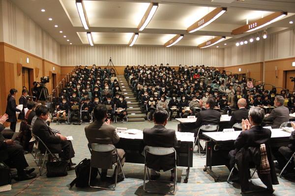 篠山市こども会議の様子を正面から全体を見た写真