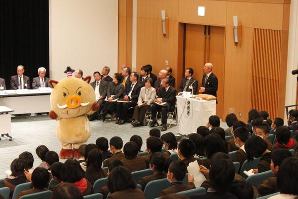 イメージキャラクターが紹介されている写真