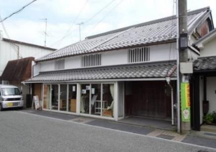 レトロな建物の外観写真