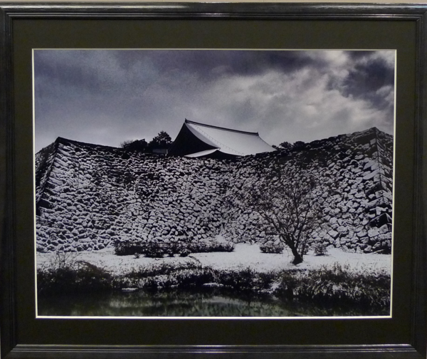 【写真】河合賞（最優秀賞）林明夫『豪雪の予感』篠山城を被写体に白と黒のコントラストが印象的な作品