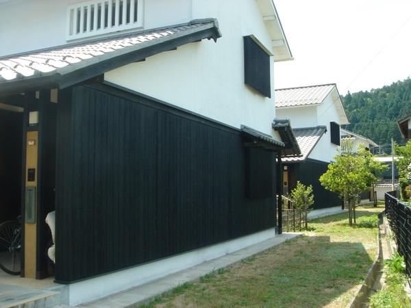 改修工事後の福住本陣団地を右側から撮影した写真