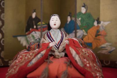 お多福顔のひな人形の写真