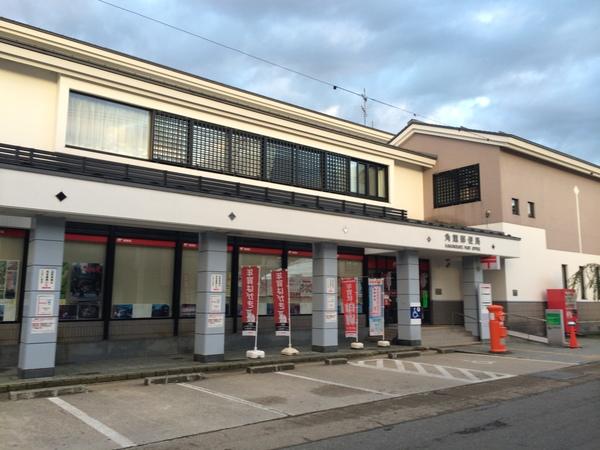 角館郵便局の入り口外観全体写真