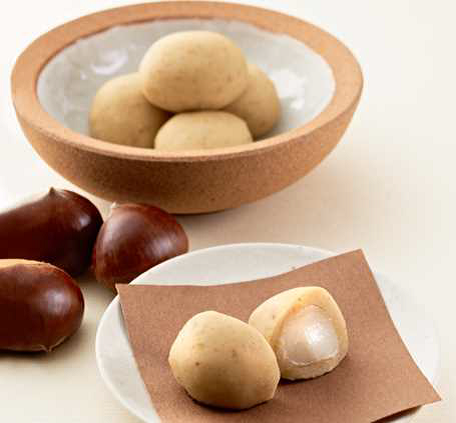 栗を思わせるような栗もち写真