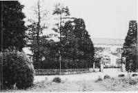 1955年竣工の現在の校舎の写真