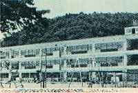 1980年の大芋小学校校舎の写真