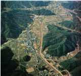 1980年に上空から撮られた福住地区の写真。