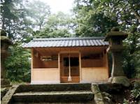八幡神社の社を正面から撮った写真