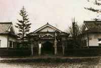 1901年建築の日置小学校校舎の写真