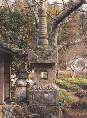 宮田宝篋印塔の写真