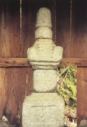 味間南宝篋印塔の写真