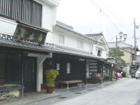 丹波篠山の昔ながらの建物が映った写真。